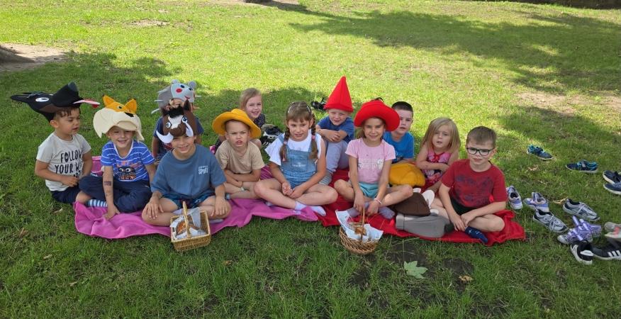 Dzień Czerwonego Kapturka - Czerwony Kapturek uczy nas bezpieczeństwa